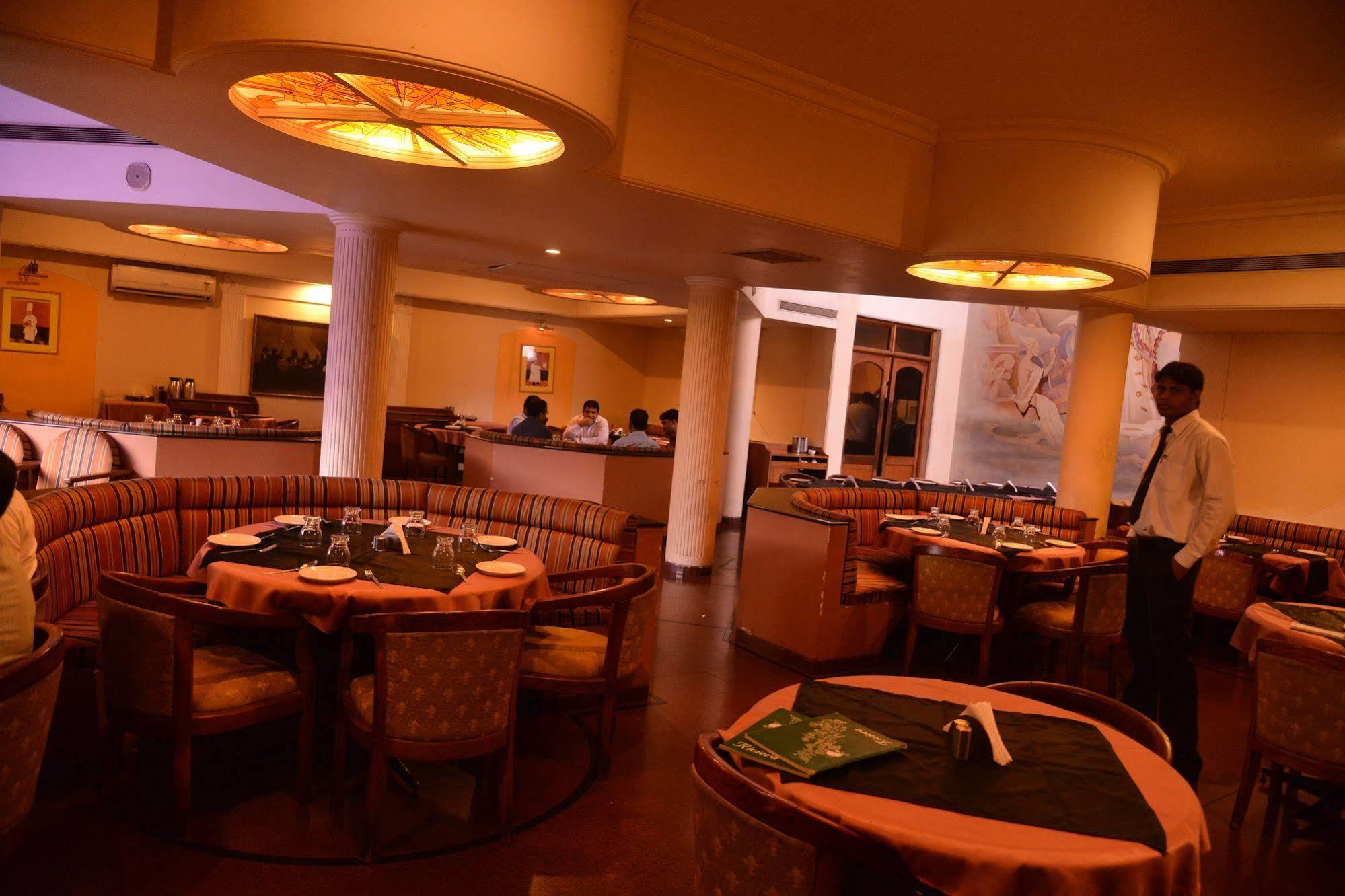 Hotel Sai Palace Nashik Esterno foto